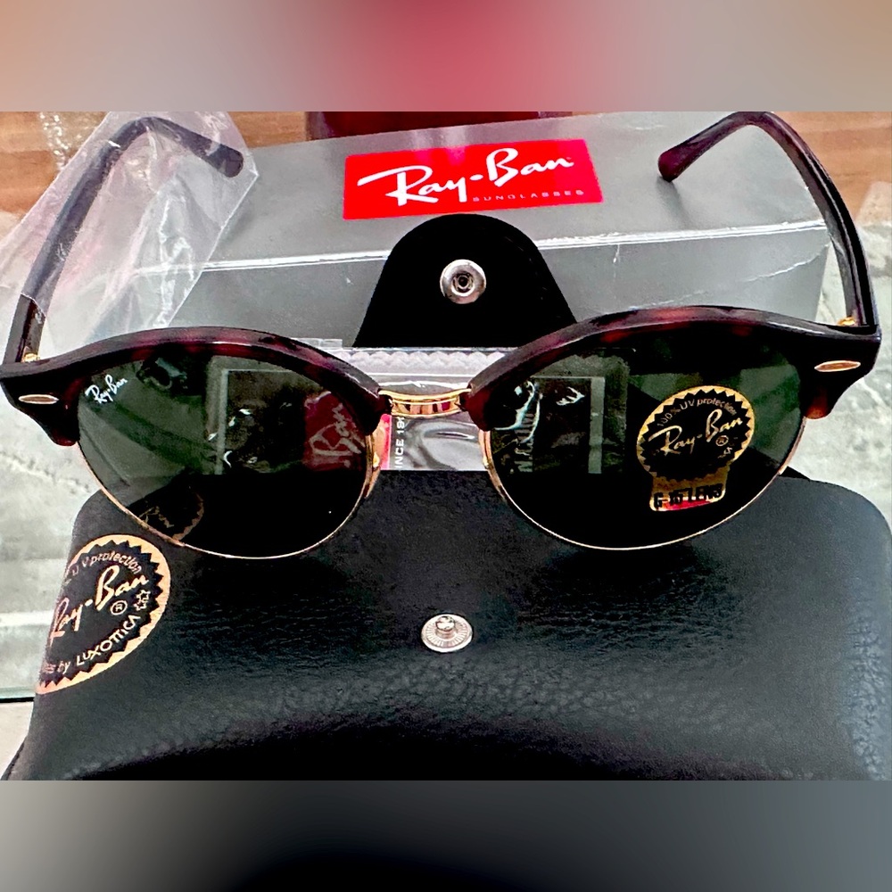 Ray-Ban RB4246 Clubround Classic Sunglasses